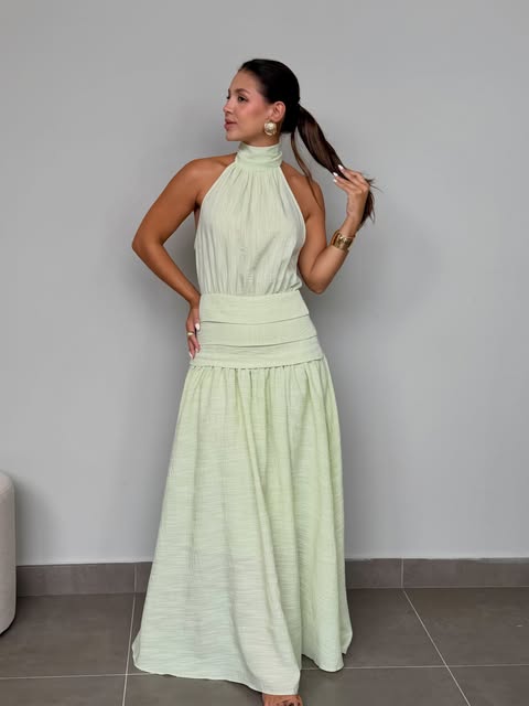 Vestido longo verde menta com gola alta