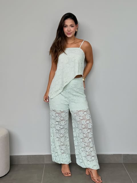Conjunto verde menta com calça de renda
